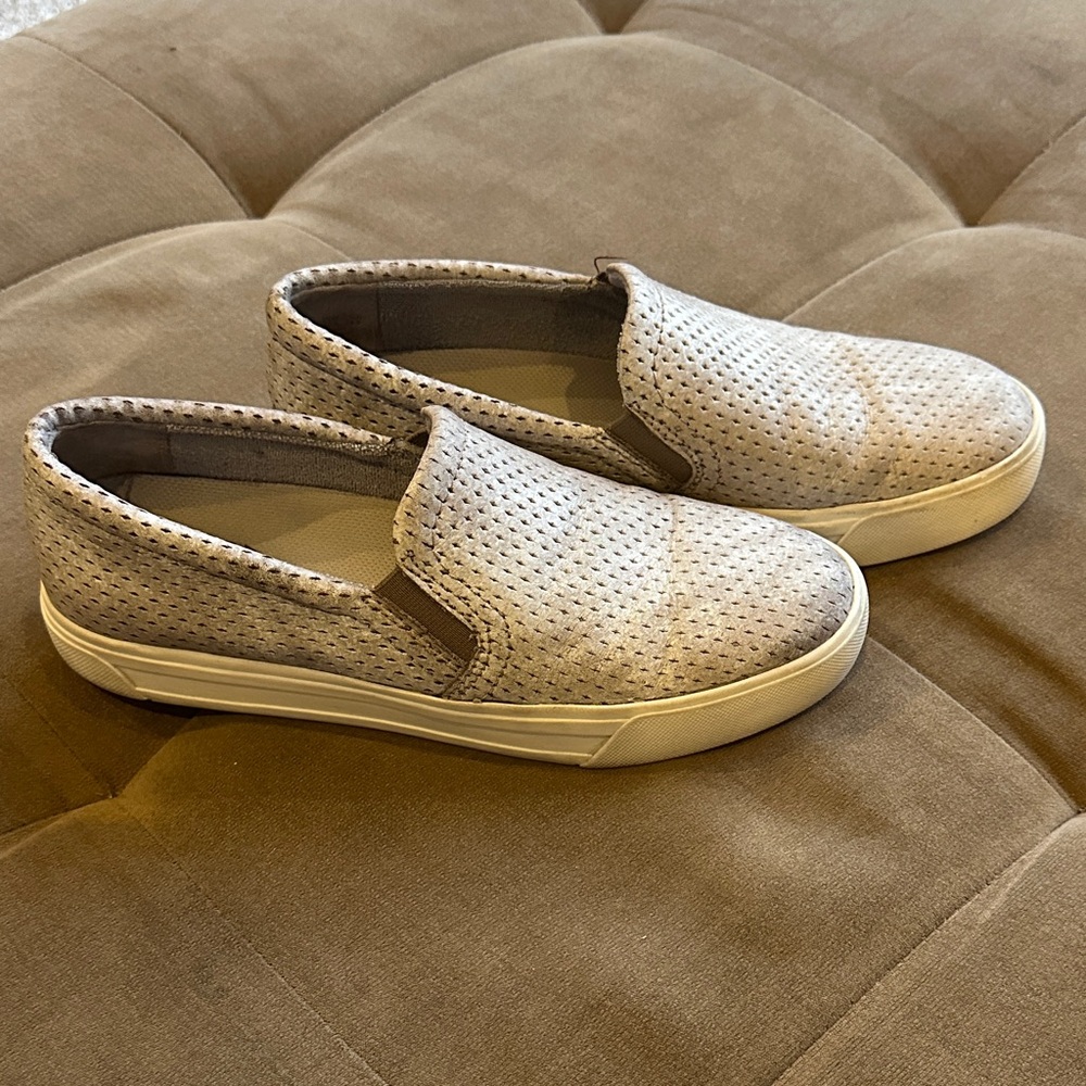 Naturalizer tan Casual Slip-On Sneakers; women's 7.5M